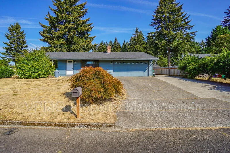 3 bed, 2.0 bath, 1161 sqft, $2,395 — Photo 2