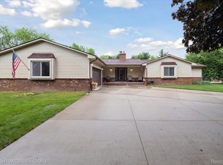 59300 Montego Dr, New Hudson, MI 48165