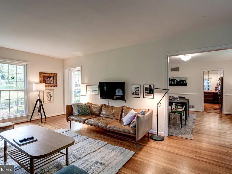 7525 Cayuga Ave — Photo 9