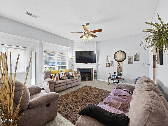 3rd image of 77 Oxford Dr