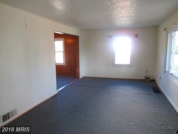 5th image of 21675 Saratoga Dr