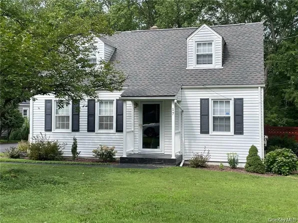 17 Kinderhook Dr, Poughkeepsie, NY 12603