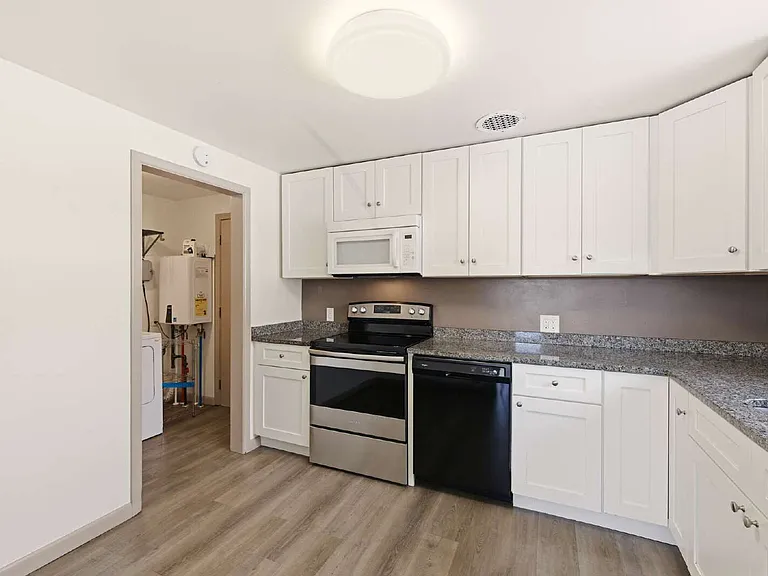 5100 E 33rd Ave — Photo 6