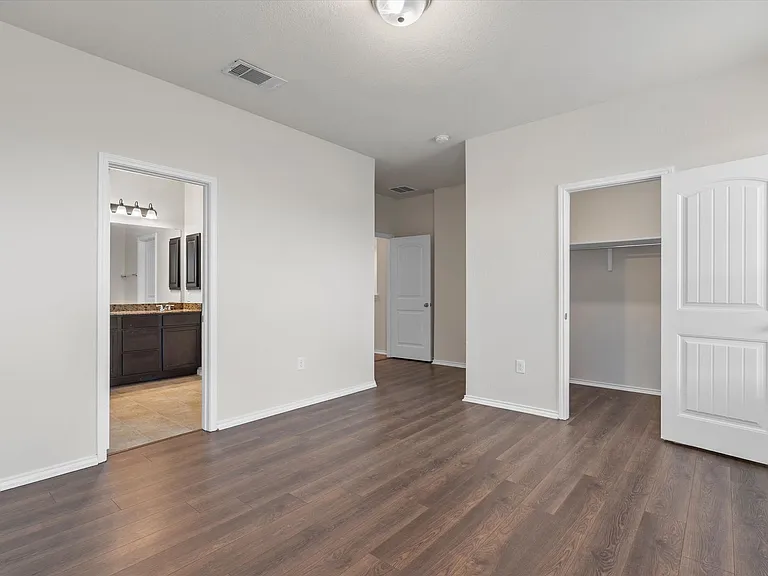 7604 Knockfin Dr — Photo 16