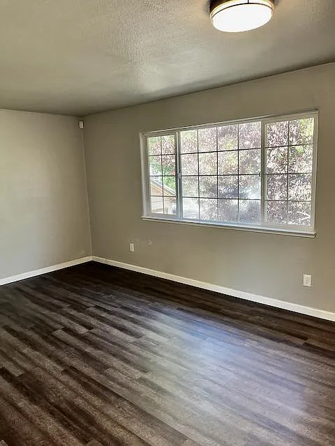 4175 Broadway — Photo 3