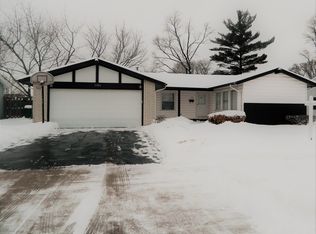 1106 W Glenn Trl, Elk Grove Village, IL 60007