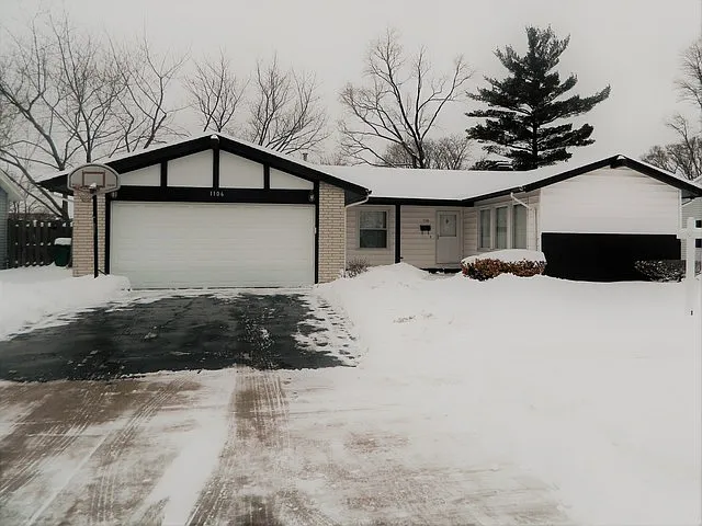 1106 W Glenn Trl photo 1