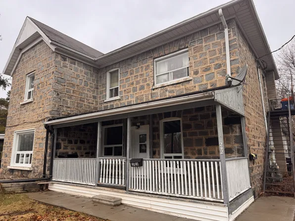 292 Main St #A, Cambridge, ON N1R 1Y1