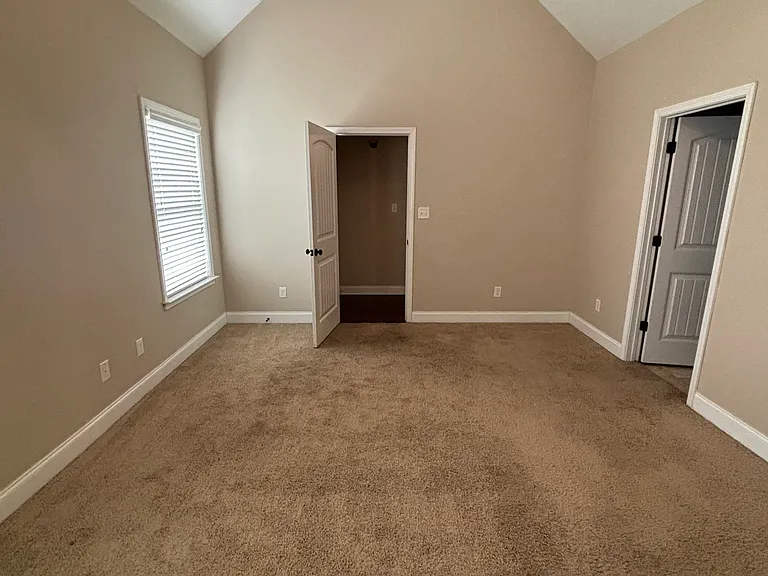 1201 Derby Ln — Photo 8