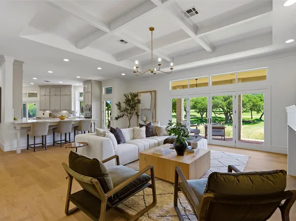 48 Tiburon Dr, The Hills, TX 78738