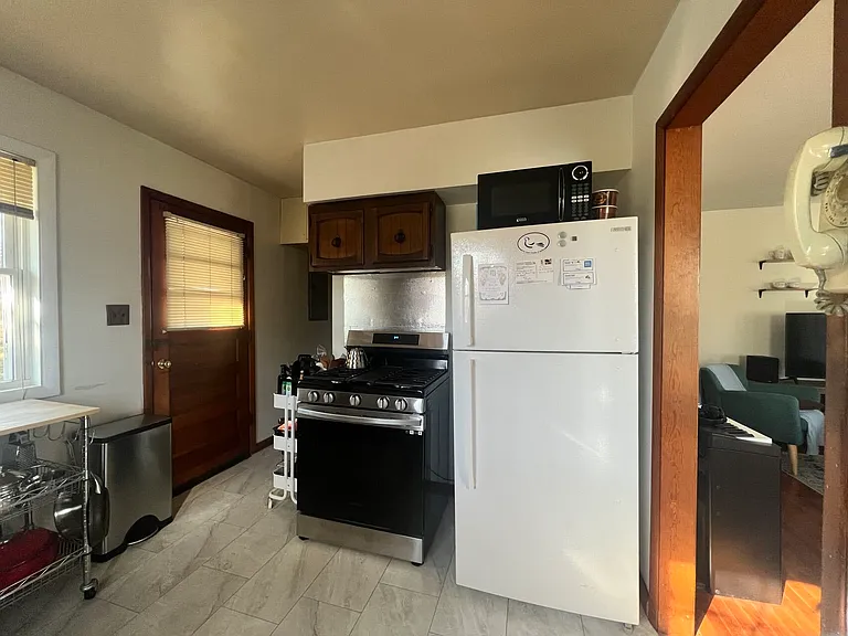 411 N Hillsdale Dr — Photo 17