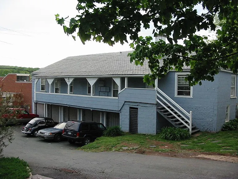 33 University Cir #8 — Photo 3