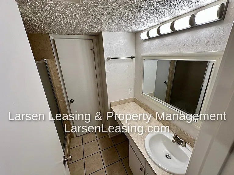 644 Bellaire Dr #D — Photo 9