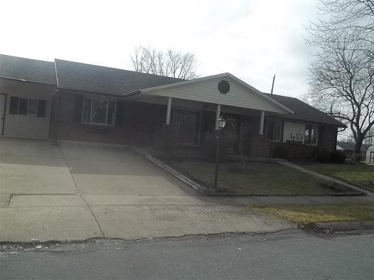 1st image of 802 Martha Dr