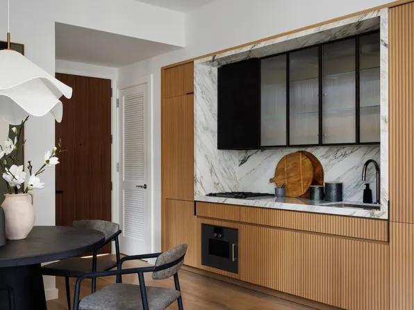 135 East 47th Street 16D image 3 of 11