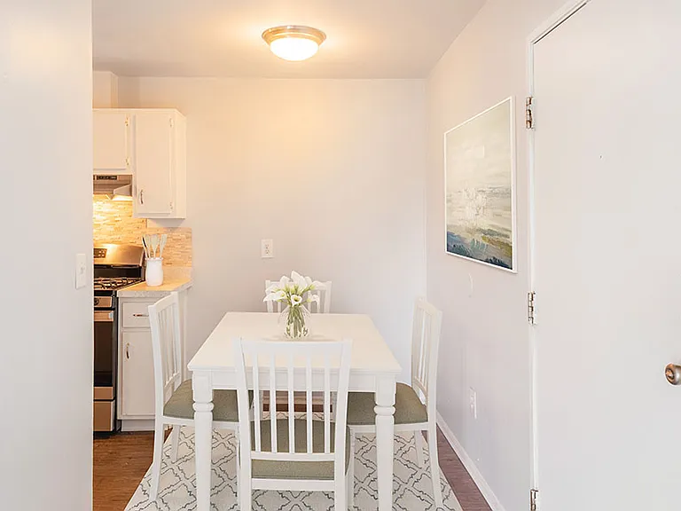 Cityside Apartments and Townhomes — Photo 4