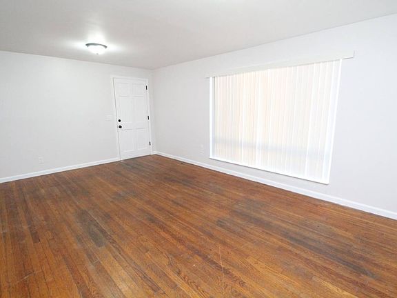3rd image of 693 Brent Ln