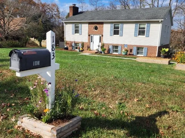 183 Royal Ct, Forest, VA 24551