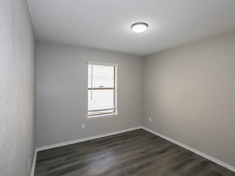 6936 Bentley Ave — Photo 13