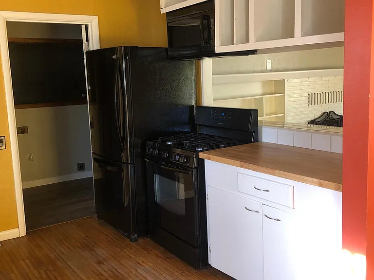 410 NE 10th St — Photo 10