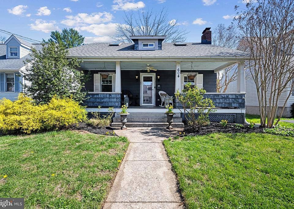 1st image of 604 College Ave