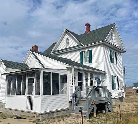 3rd image of 16386 W Ridge Rd