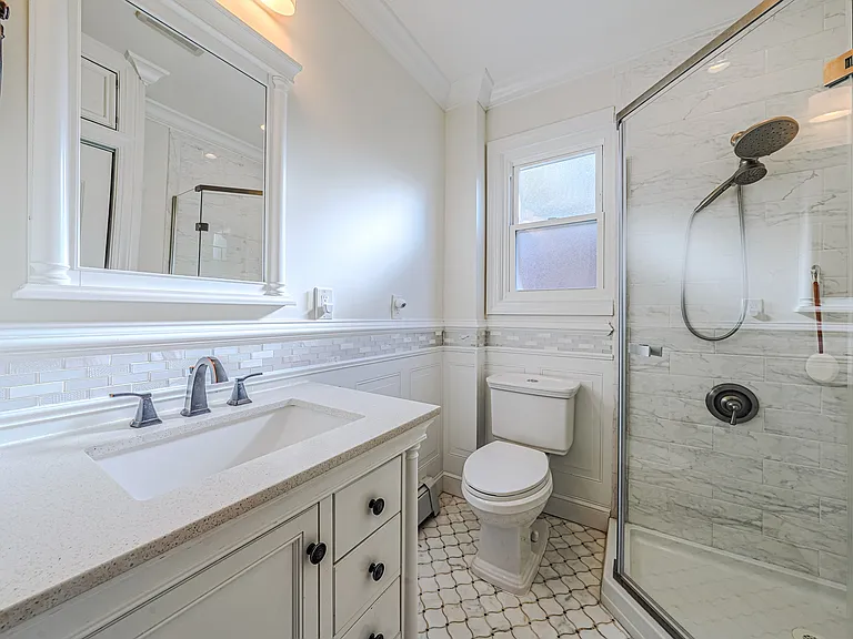8-35 Lake St #1 — Photo 12