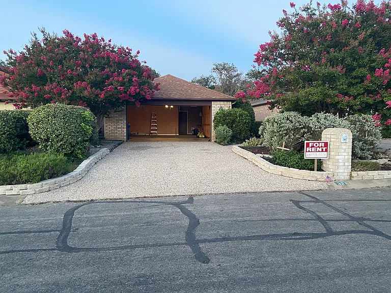 321 Englewood Dr — Photo 13