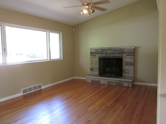 3rd image of 118 Smith Dr