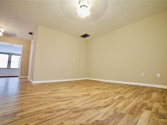 4th image of 1459 Valiant Ave