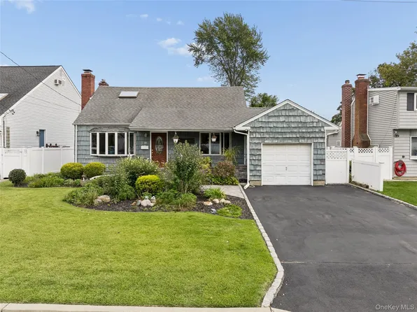 143 Deer Lake Drive, North Babylon, NY 11703