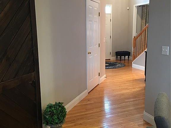 4th image of 652 Brookside Ln