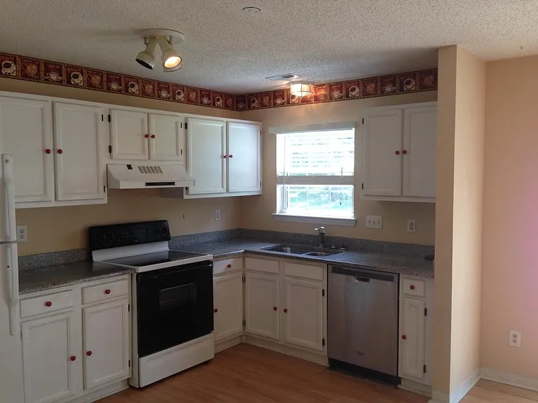 11001 Coachman Cir — Photo 5