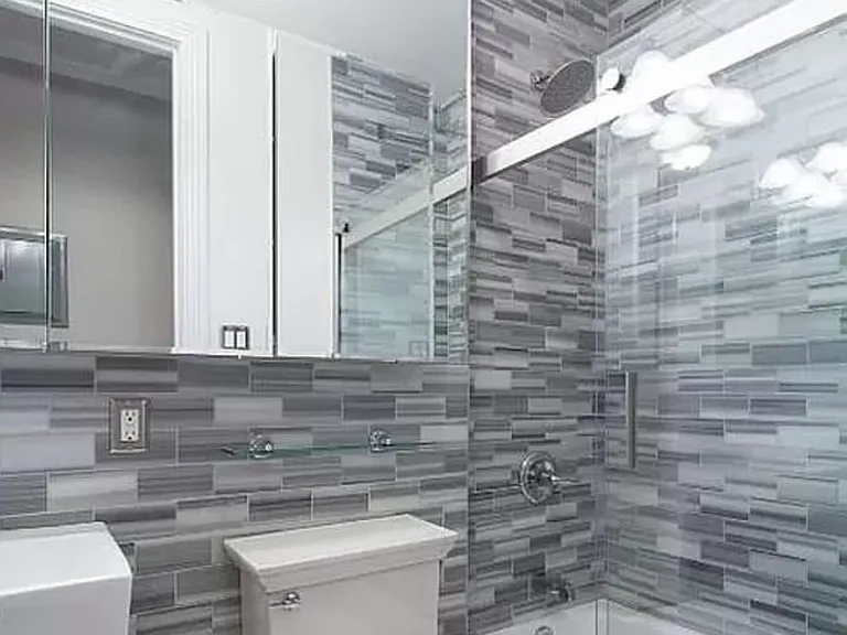 102 E 7th St #7 — Photo 6