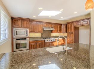 335 Nassau Rd, Costa Mesa, CA 92626