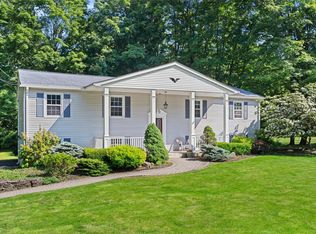 8 Adrianne Dr, Highland Mills, NY 10930