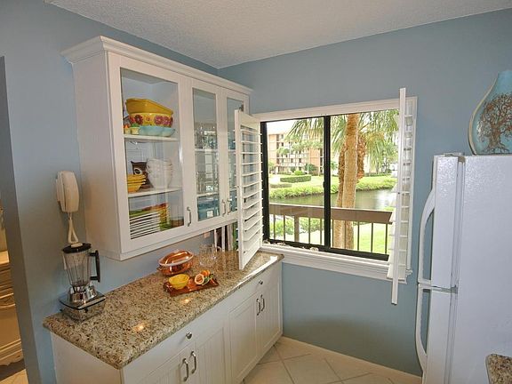 3rd image of 1001 Seafarer Cir APT 206