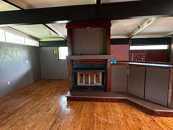 5th image of 506 E 6th St