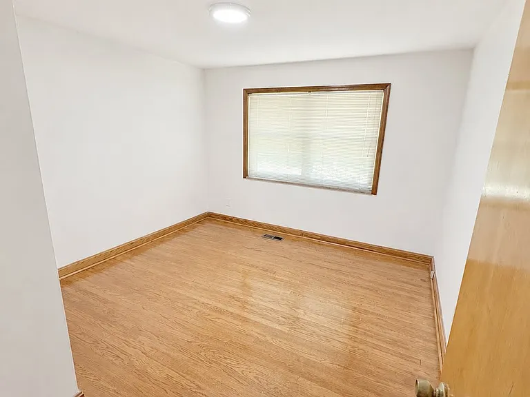 523 Lee Dr — Photo 9