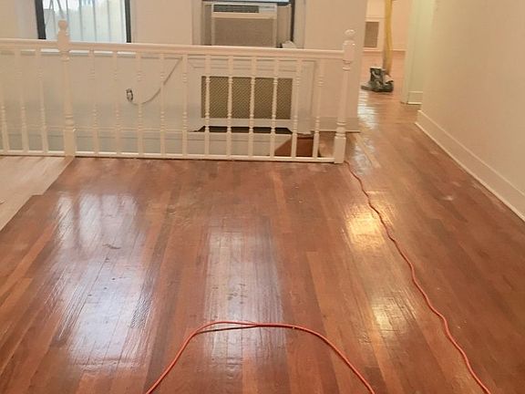3rd image of 39 W 85th St #1F