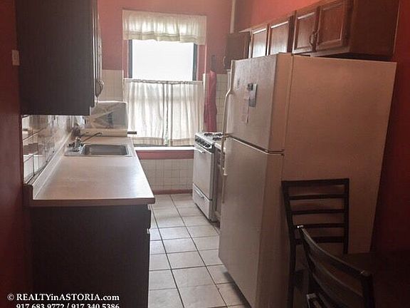 4th image of 2454 28th St APT 2B