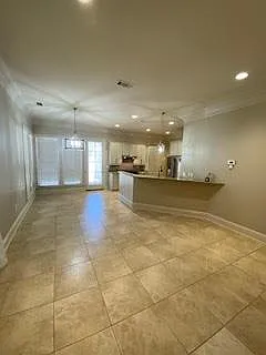 100 Oak Aly — Photo 5