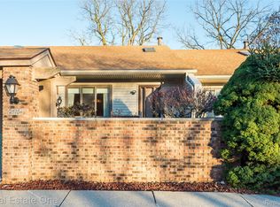 25104-25104 Hamilton Ct #4, South Lyon, MI