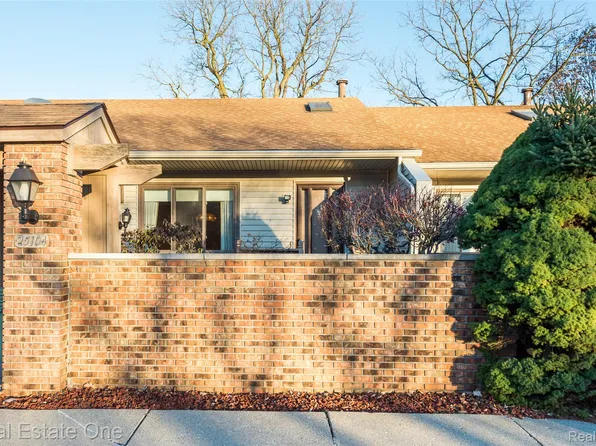 25104-25104 Hamilton Ct #4, South Lyon, MI 48178