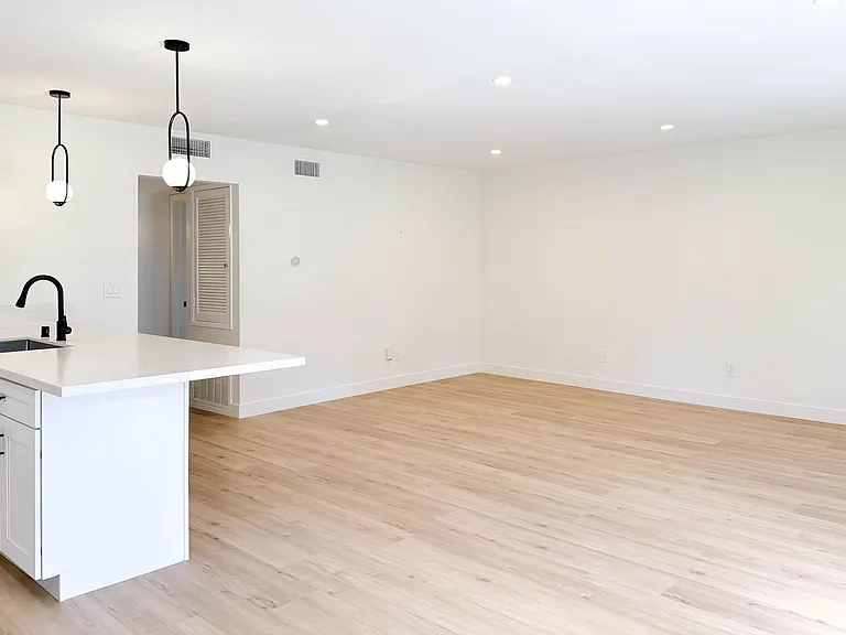 Imperial Gardens Apartments — Photo 6