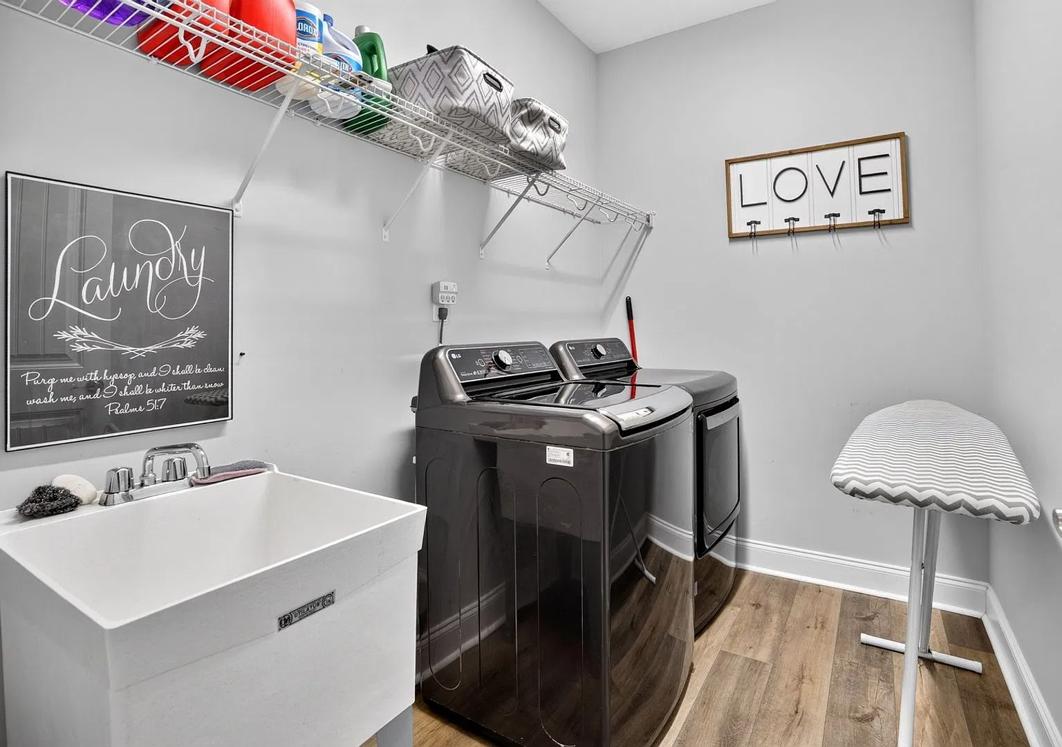 Stunning 5BR House in Whitsett — Photo 4