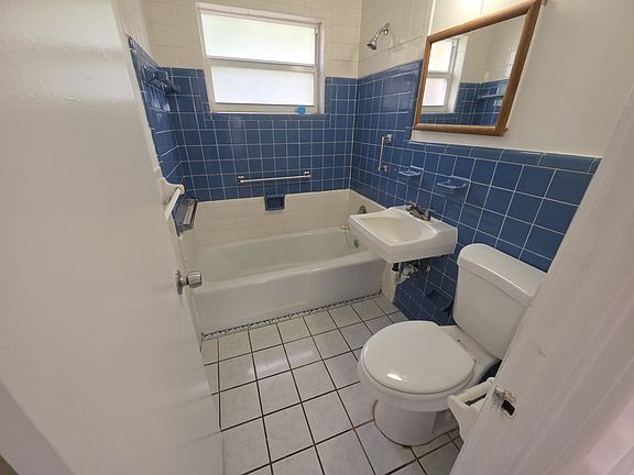 5th image of 1044 W Highland Dr