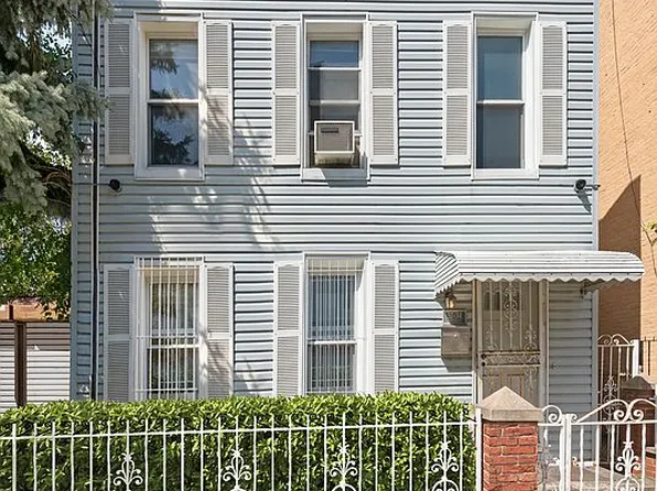 3734 28th St, Long Island City, NY 11101