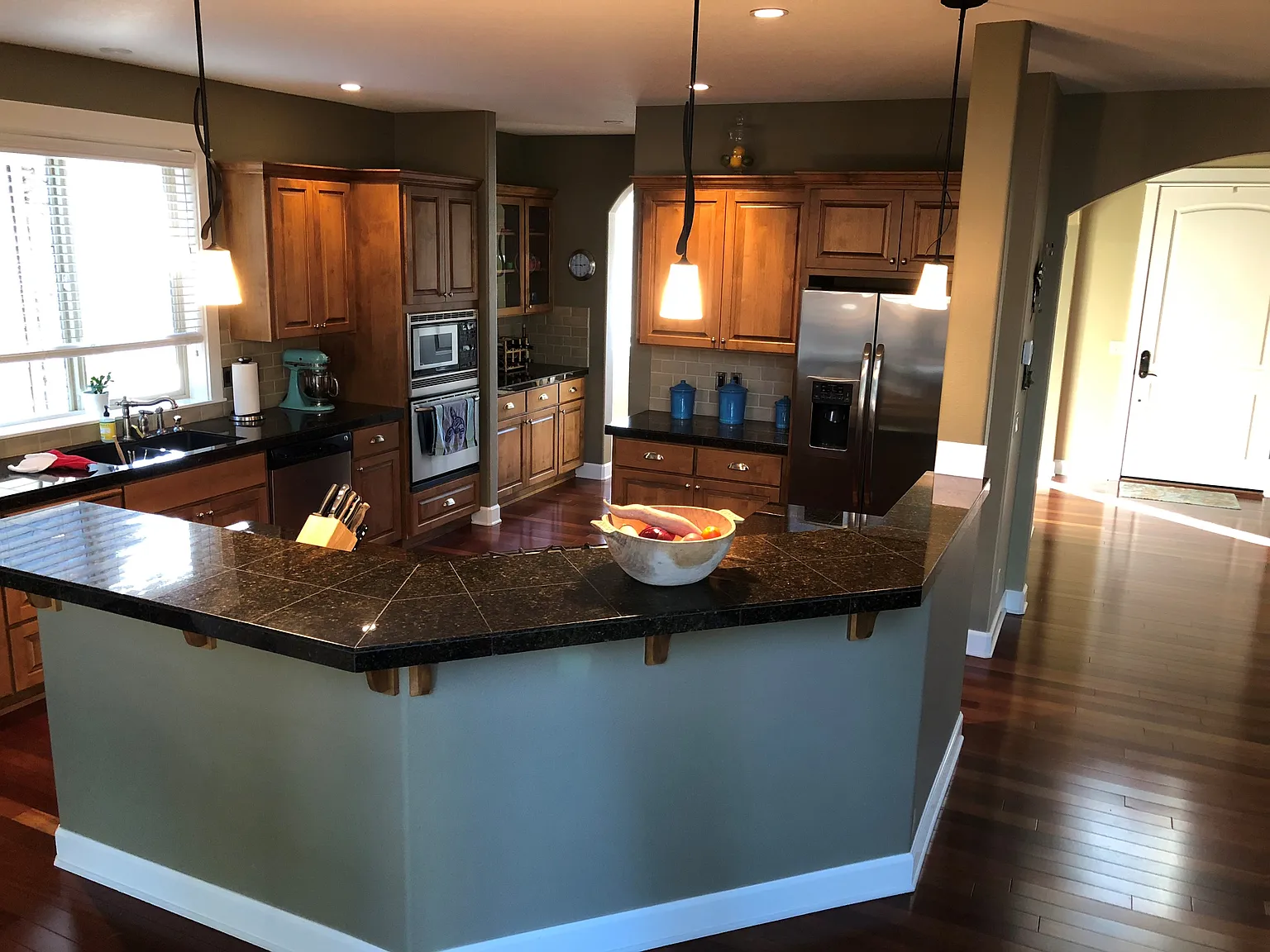 4 bed, 3.5 bath, 3484 sqft, $4,095 — Photo 4