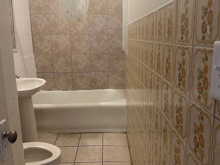 2031 N Humboldt Blvd — Photo 3